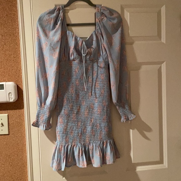 Beautiful Dress - Picture 4 of 6